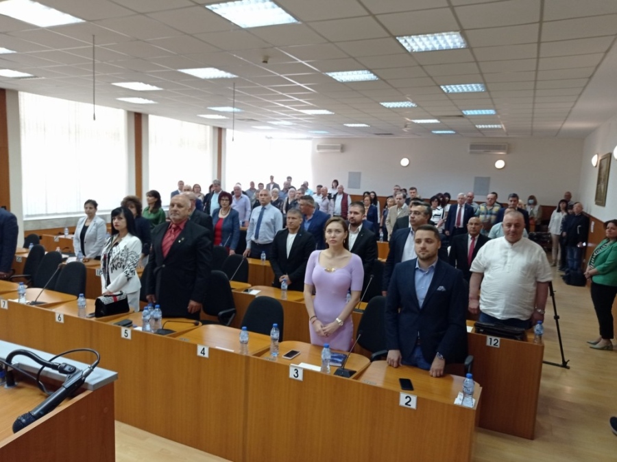 На тържествената сесия – почетни граждани, поздравления, пожелания и аплодисменти